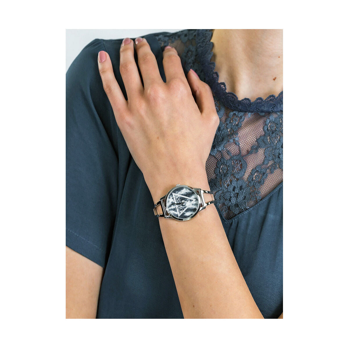 V4H672DA6AE14585D4A9B2344595F08522AR4389505P6