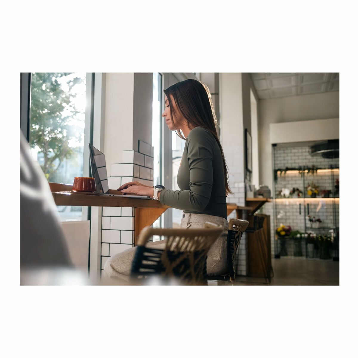 V2HB68D948AAD166901D15F615E44D1AEC6R5804838P6