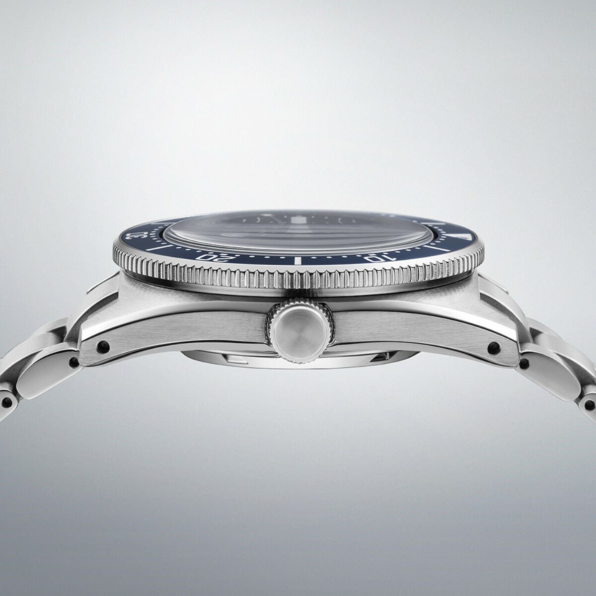 V3HE1FD25FE984FED6E39C2FF89B5A3C47BR5051677P4